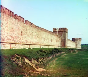 Muro della fortezza con torre Veselukha. Smolensk, Russia, pubblicato nel 1912